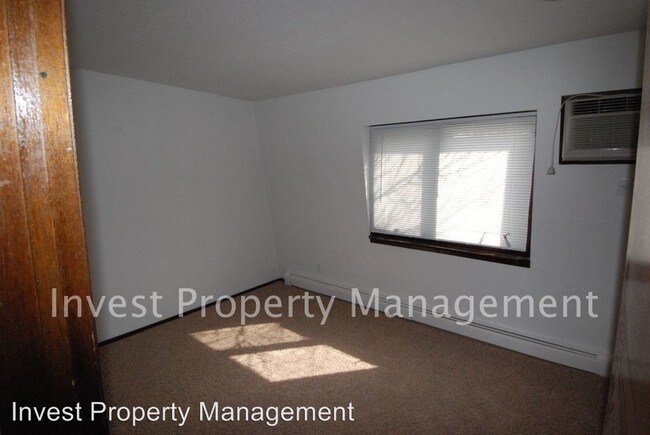 Building Photo - 637 13th St S