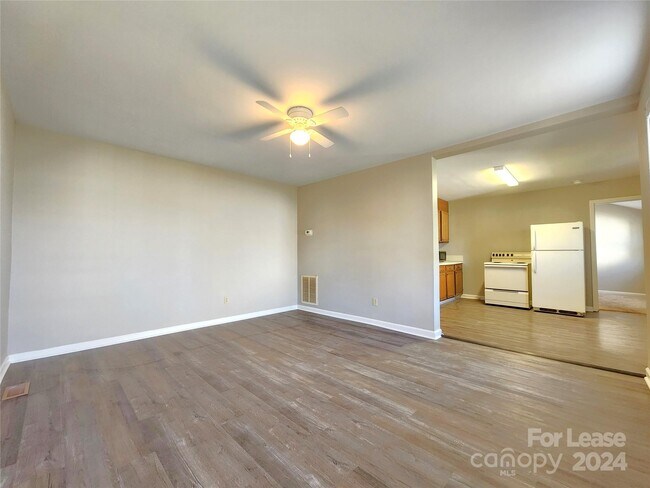 Building Photo - 401 W Main St