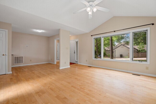 Building Photo - End unit Townhome in Five Oaks: Available ...