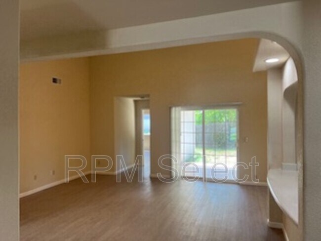 Foto del edificio - 4534 Whitney Ave