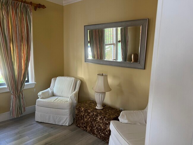 Foto del edificio - 318 S J St