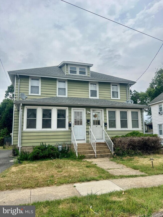 Building Photo - 23 College Ave