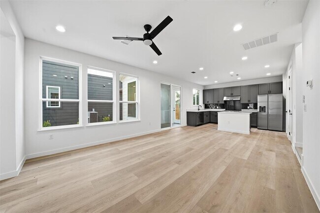 Foto del edificio - 2212 Yellow Jacket Ln