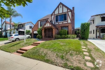 Primary Photo - 446 N Orange Dr
