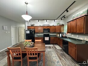 Building Photo - 2185 Chateau Ct
