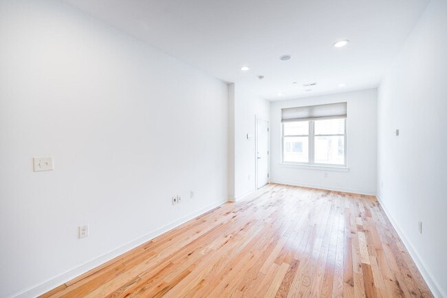 Photo - 1642 N Marshall Street Apartment