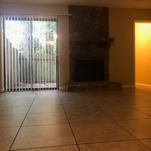 Foto del edificio - 569 Northridge Crossing Dr