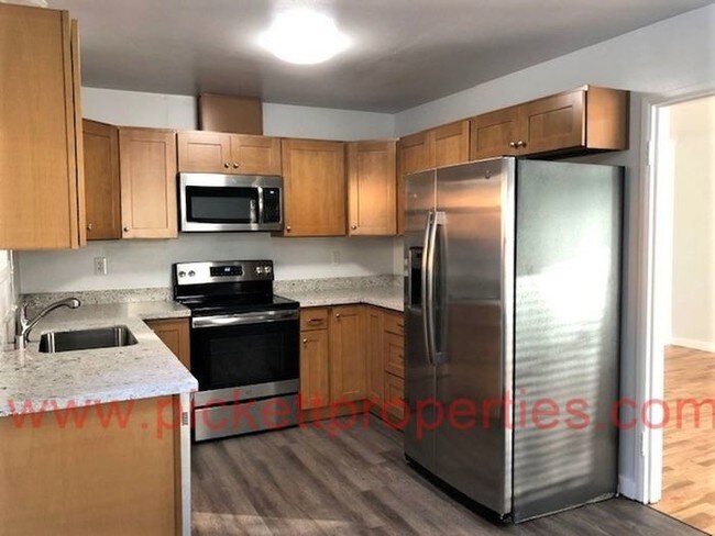 Foto del edificio - Remodeled Mannett Duplex with Peekaboo Views