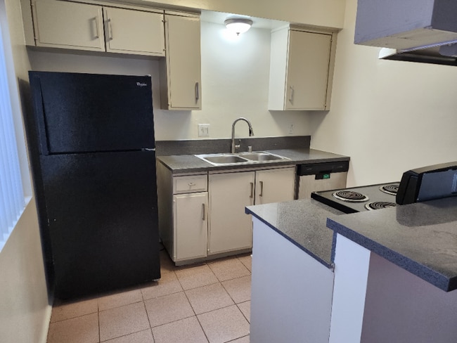 Building Photo - 24431 Hawthorne Blvd