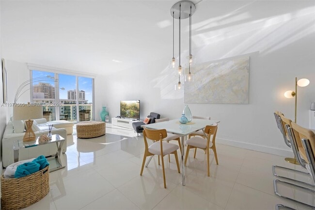 Foto del edificio - 19370 Collins Ave