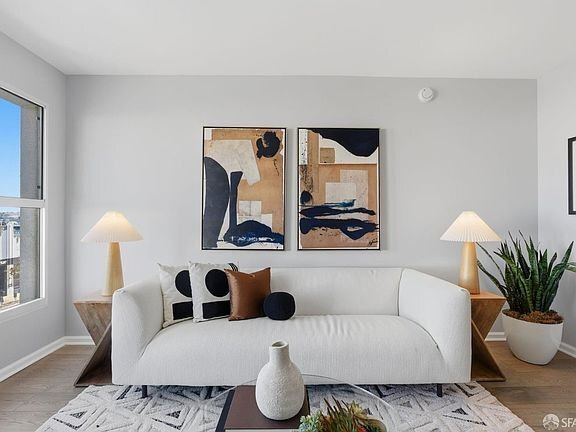 Photo - 140 S Van Ness Ave Apartment