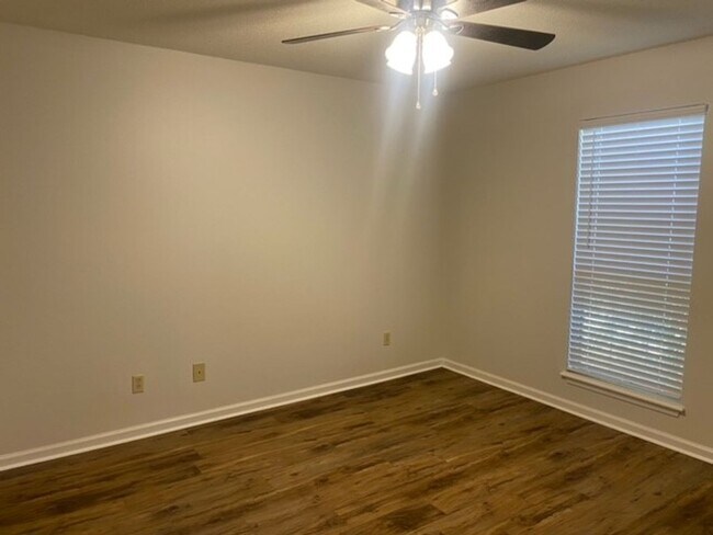 Foto del edificio - 3 bedroom, 2 bath; County Schools!