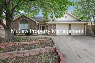 Building Photo - 224 Brittany Dr