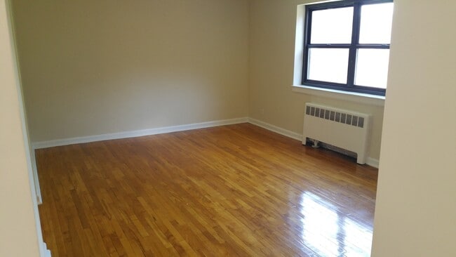 Foto del edificio - 463 Pelham Rd