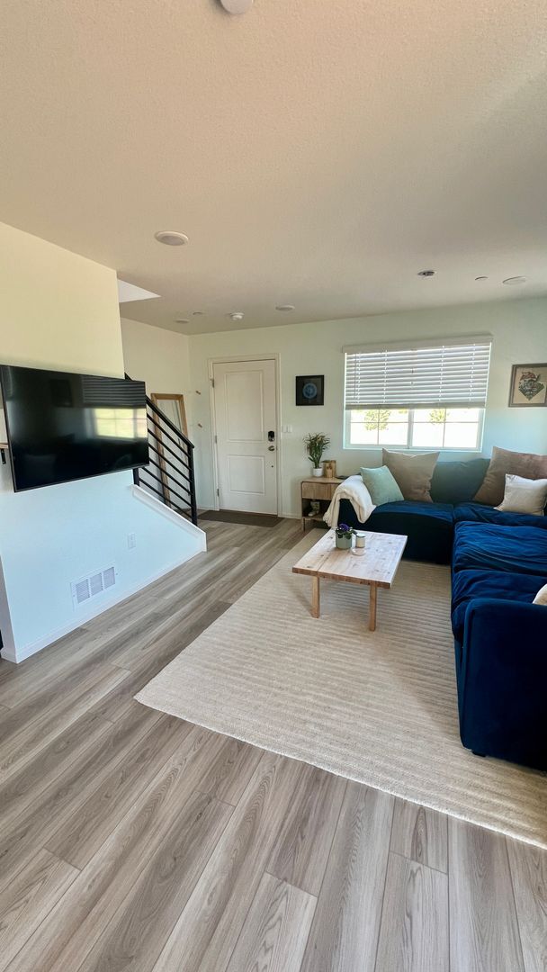 Building Photo - Available Furnished or Unfurnished! Newly ...