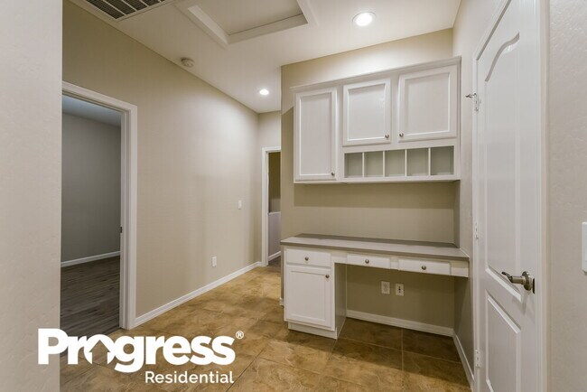 Building Photo - 6832 W Ridgeline Rd