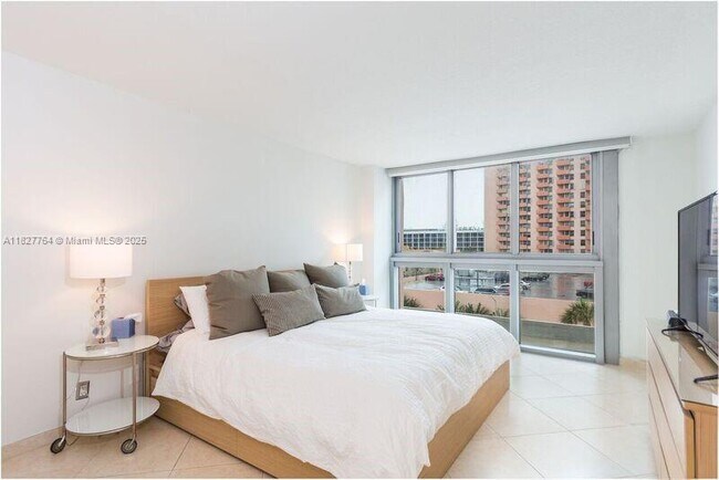 Foto del edificio - 2655 Collins Ave
