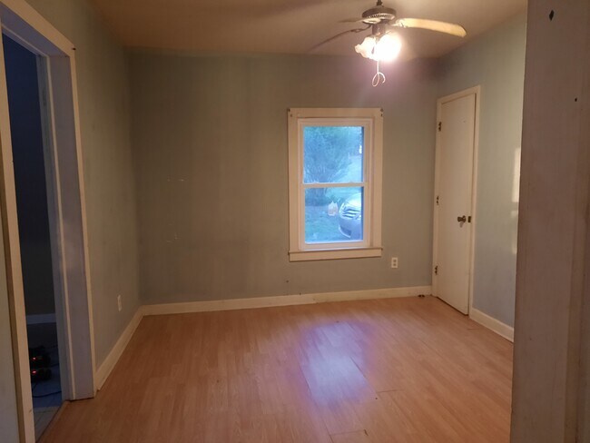 Building Photo - 1351 Delwood Dr SW