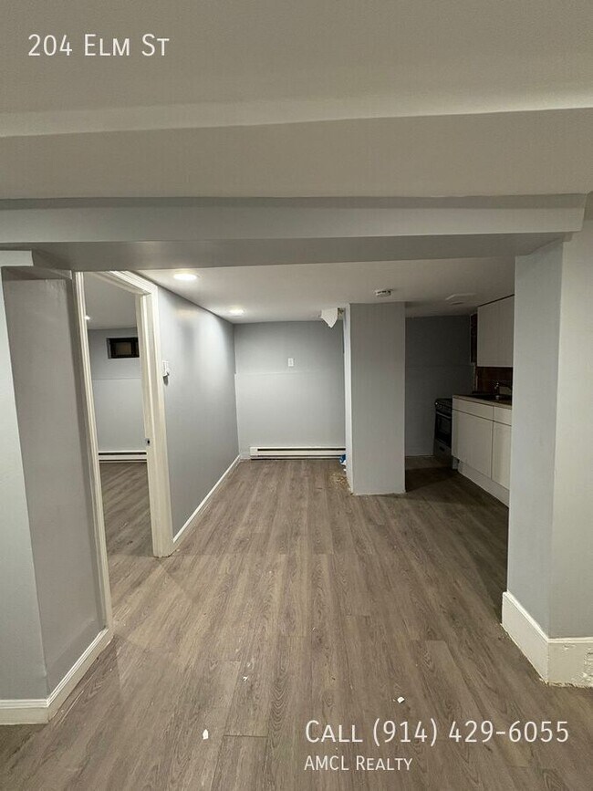 Photo - 204 Elm St Apartment