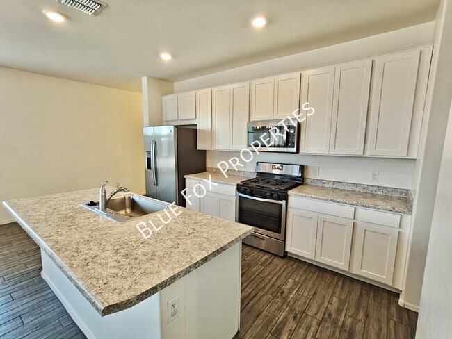 Building Photo - 7926 S Golden Bell Dr