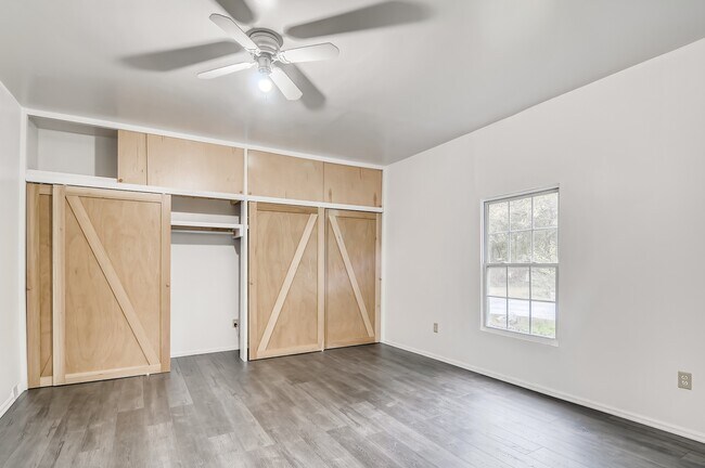 Building Photo - 4925 Ottenville Ave