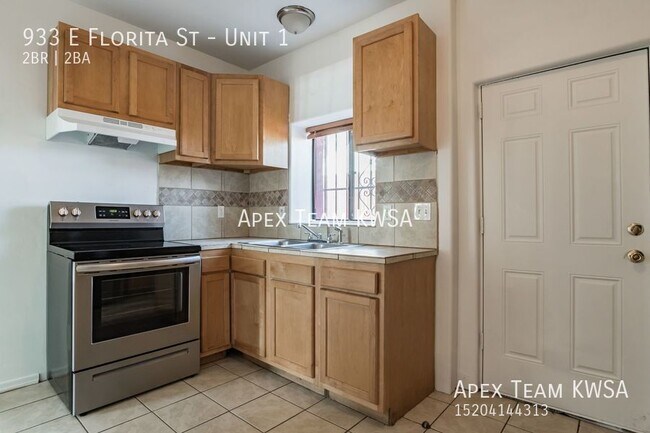 Building Photo - 933 E Florita St