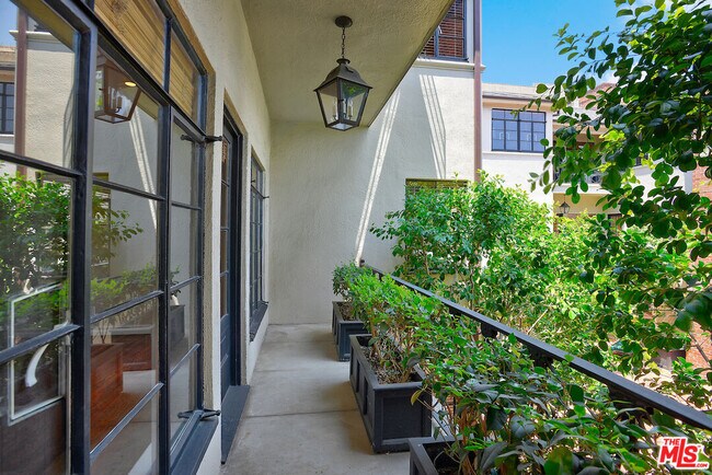 Foto del edificio - 153 S Rodeo Dr