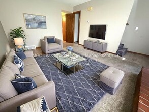 Building Photo - 228 NW Woods Chapel Rd