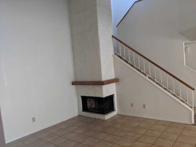 Building Photo - 3 Bedroom 2 Bathroom near ASU! I