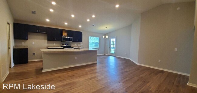 Building Photo - 4 br, 2 bath House - 632 Vittorio Dr