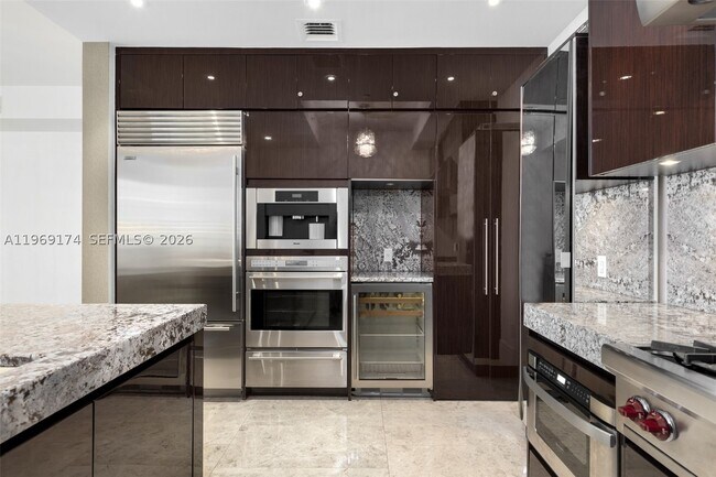 Foto del edificio - 9701 Collins Ave