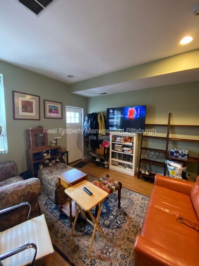 Building Photo - 176 Lodi Way