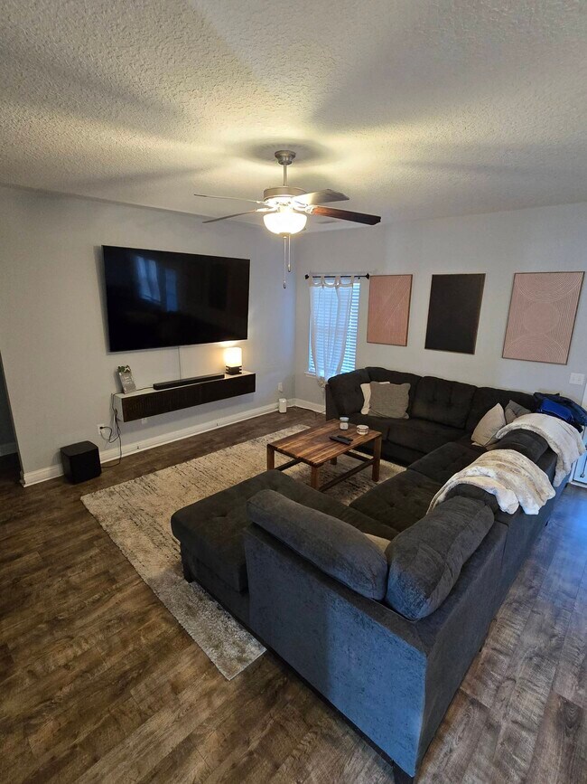 Foto del edificio - 129 Downy Ct