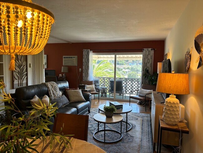 Foto del edificio - Fully Furnished 2 Bed / 1 Bath Condo Near Downtown La Mesa