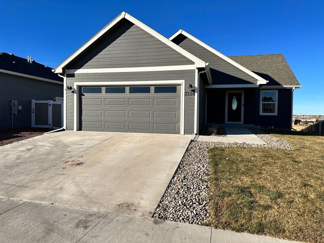 Primary Photo - 3 Bedroom, 2 Bath, 2 Car Garage
