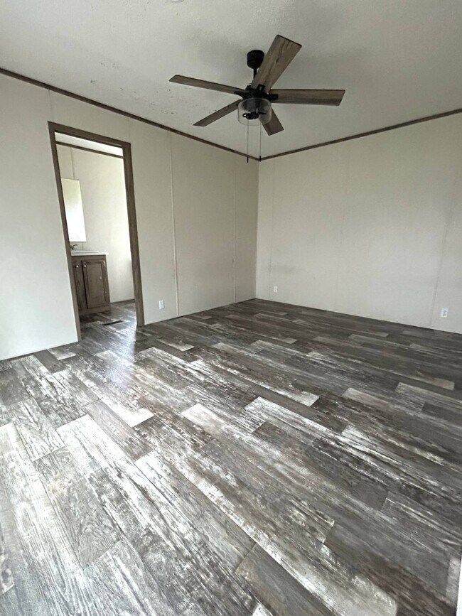 Foto del edificio - 575 Payne Creek Est