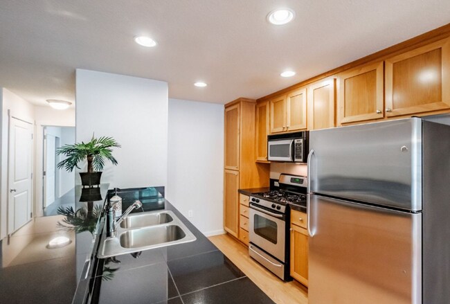 Foto del edificio - Luxury Living at West Oaks Condominiums