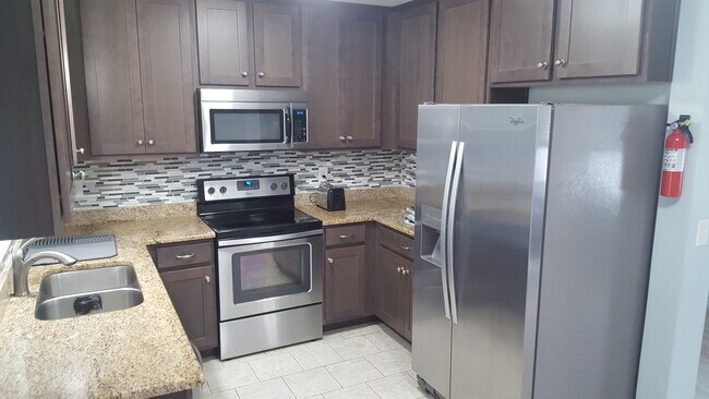 Building Photo - 559 Locklie St