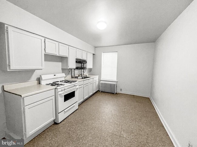 Building Photo - 352 N Gross St