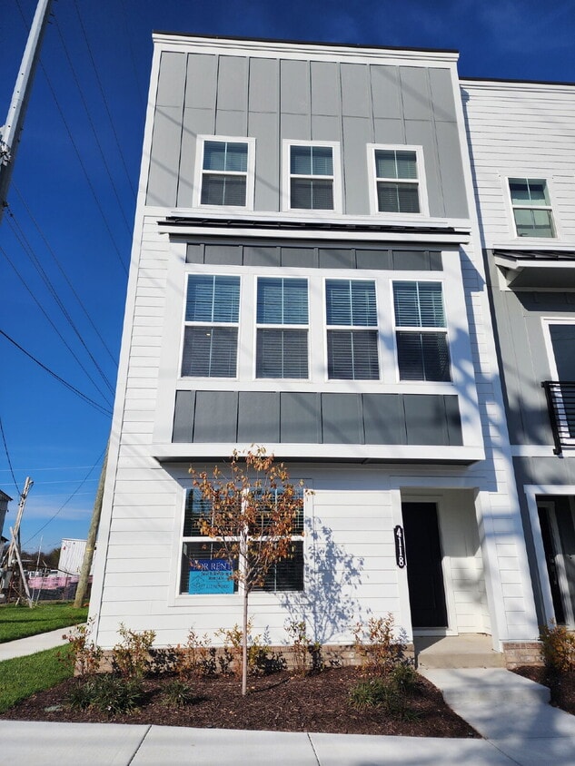 Modern 3 Bedroom 3.5 Bath Home in Nations - Modern 3 Bedroom 3.5 Bath Home in Nations
