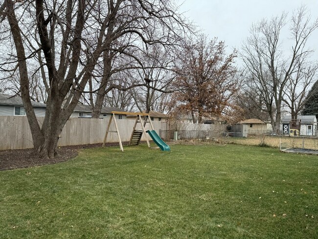 Foto del edificio - 221 E Glenmore Dr