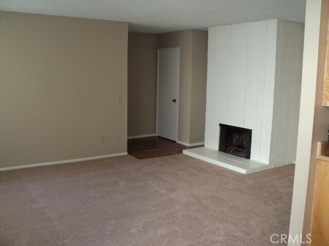 Foto del edificio - 23605 Golden Springs Dr