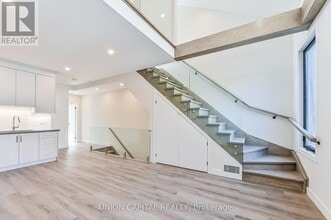 Building Photo - 180 Broadview Ave