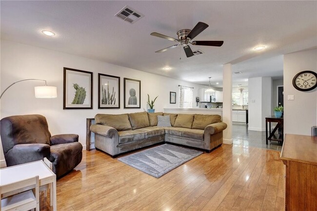 Foto del edificio - 3 Bedroom, 2.5 Bath Home in South Austin N...