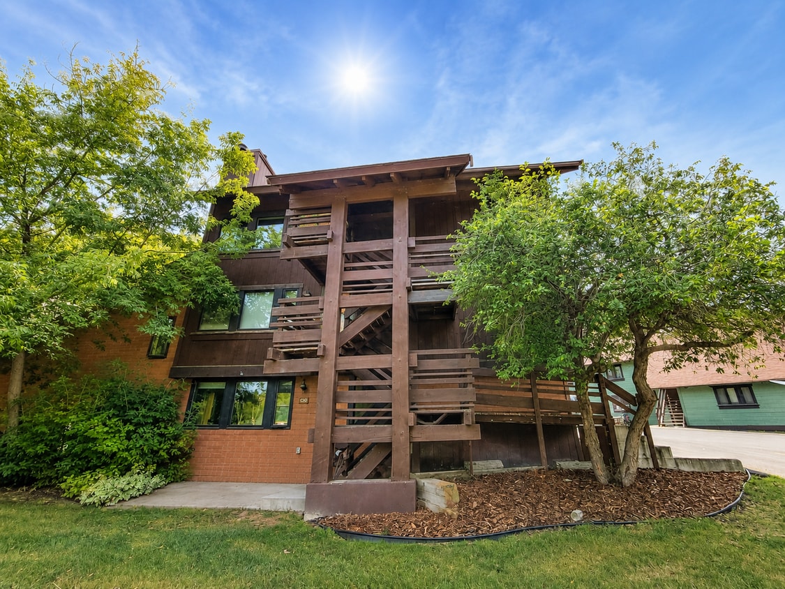 Building Photo - 441 S Park Ave
