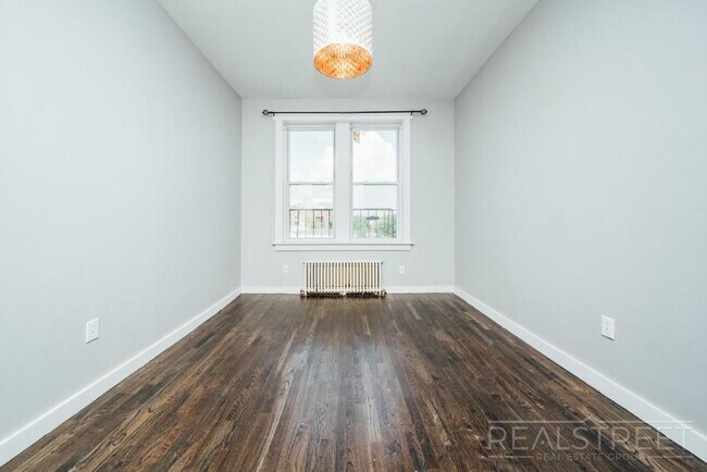 Building Photo - Large 2 Bedroom Apt in Bushwick!