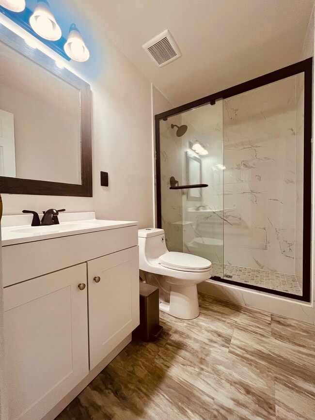 shared bathroom - 23 Webb Ct