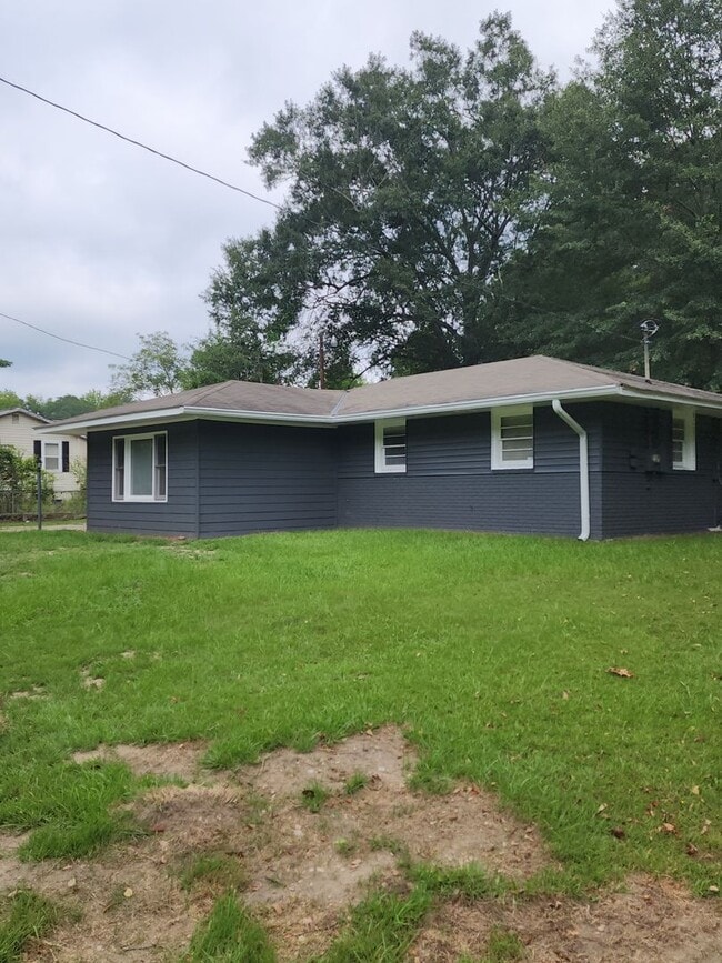 Building Photo - BEAUTIFUL 3 BEDROOMS 2 BATHS IN PHENIX CITY