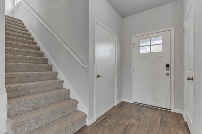 Foto del edificio - 3311 Brywood Dr