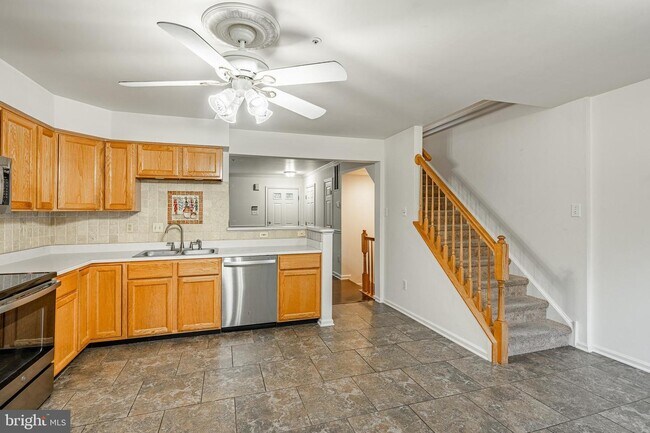 Foto del edificio - 596 Coach Hill Ct